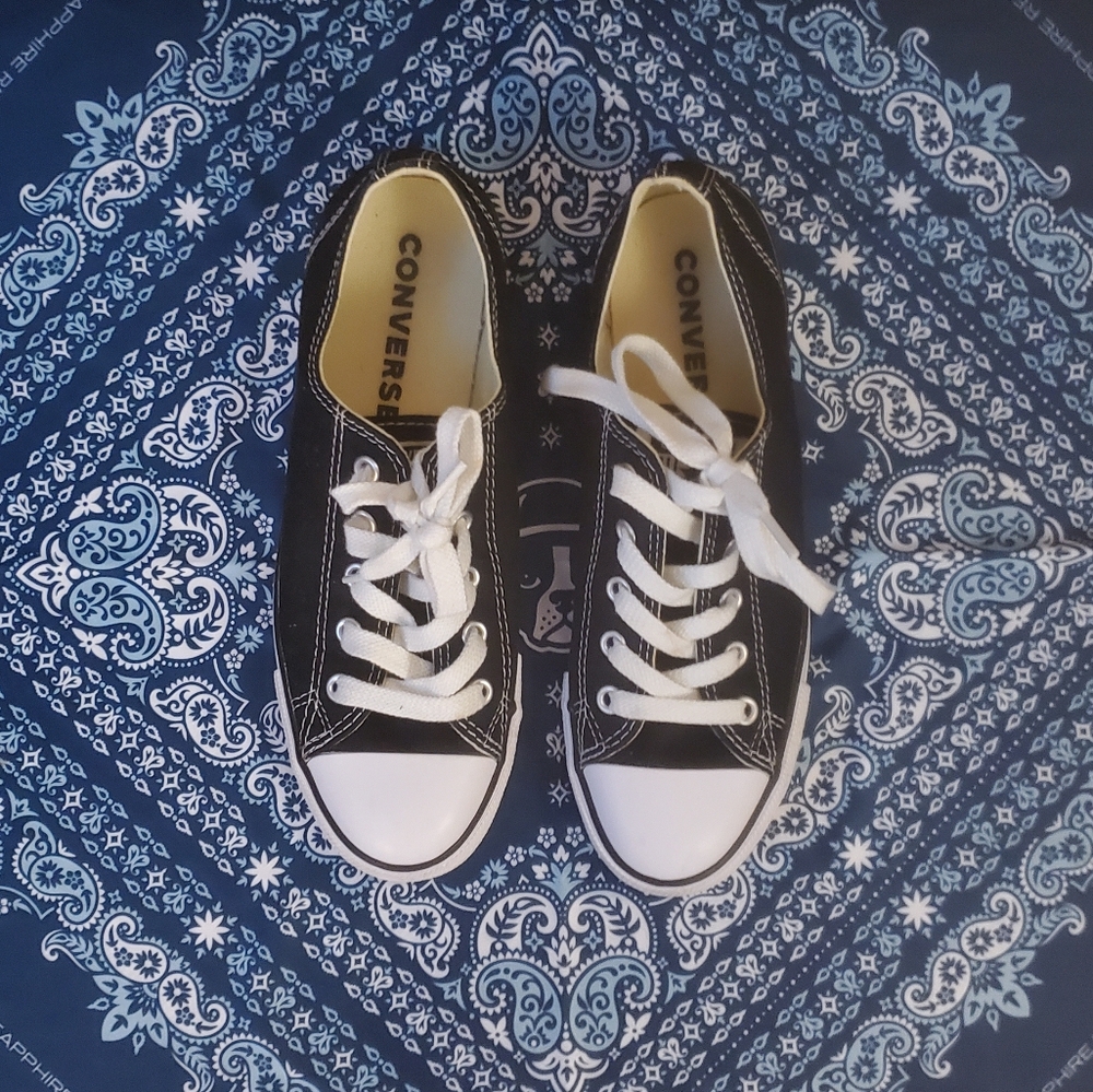 Converse Low Top Like New